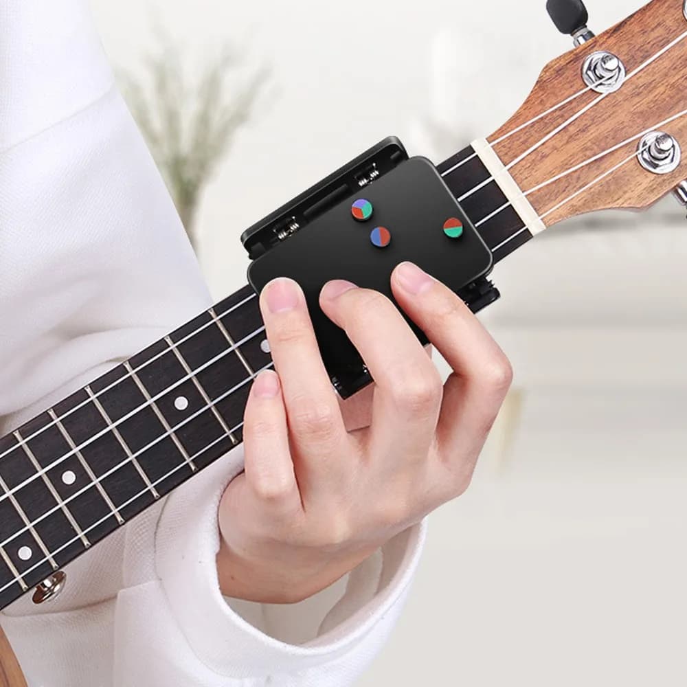 Nero ​ ​ Supporto per Ukulele ​ Accessorio per Ukulele ​ ​ Assistente Pratico ​ Supporto per Accordi di Ukulele ​ Allenatore di Accordi ​ ​ Per Ukulele da 23 e 26 Pollici ​