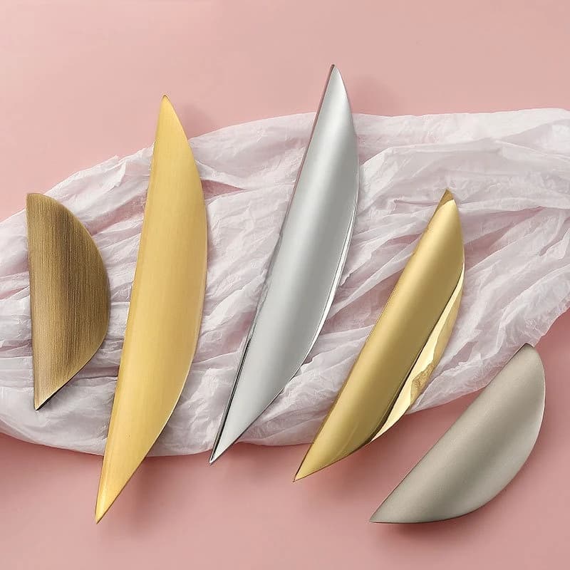 Maniglie per mobili in ottone a forma di mezzaluna Maniglie per cassetti per guardaroba per camera da letto Maniglie per armadi da cucina Maniglie per scarpiere