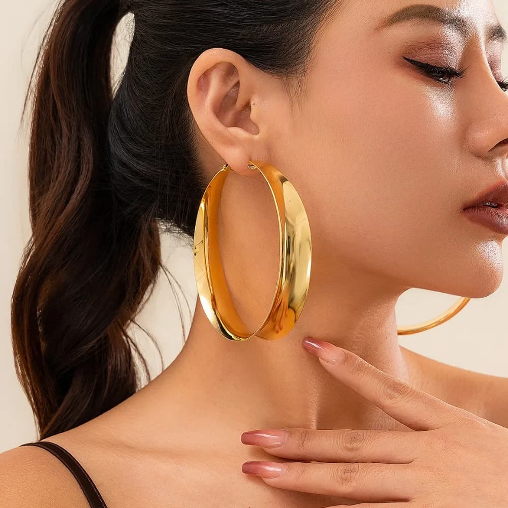 Orecchini a cerchio grandi esagerati in metallo scavato geometrico punk rock per le donne Sfilata di moda Orecchini a cerchio Regalo di gioielli