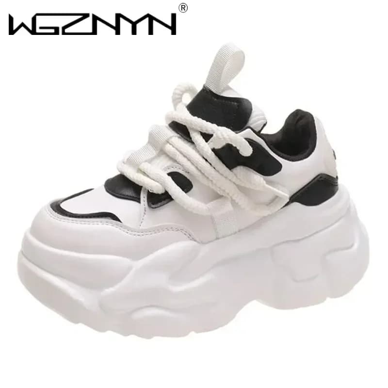 NUOVO 2025 Scarpe da donna in pelle casual con piattaforma alta Autunno Sneakers robuste 7CM Zeppe Tacchi nascosti Scarpe per il tempo libero Donna Plus Size 43