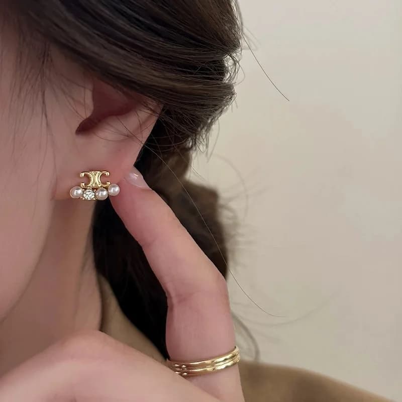 Rhinestone pearl stud earrings women's 2026 new foreign style unique earrings light luxury high-end niche ear jewelry