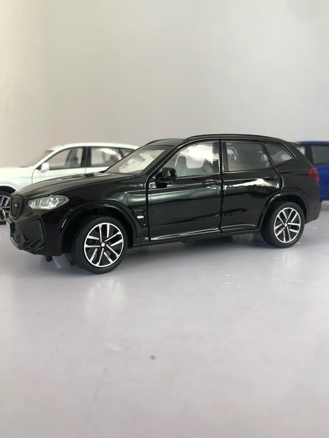 1: 32 simulazione modello SUV in lega di zinco, ornamento statico, auto regalo da collezione in metallo