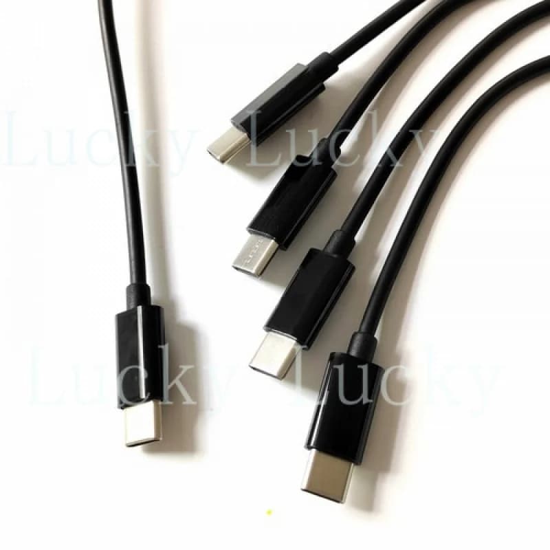 Cavo di ricarica USB-C a 4 USB-C FLEAVER da 50 cm (1,5 piedi) per alimentare 4 dispositivi/telefoni TYPE-C