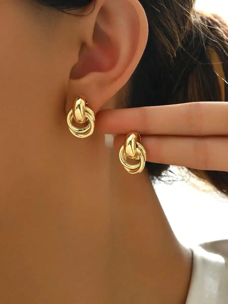 Round Earrings with Gold and Silver Node for Women, Fashion Jewelry with Polished Plating, Trendy Pine Earrings and Daily Use Carini