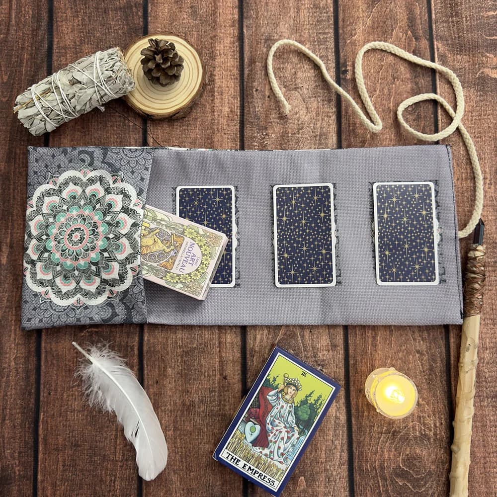 Borsa portaoggetti per carte dei tarocchi Mandala Tovaglia per carte dei tarocchi per divinazione Custodia avvolgente bohémien Custodia per carte Oracle Angel Rune