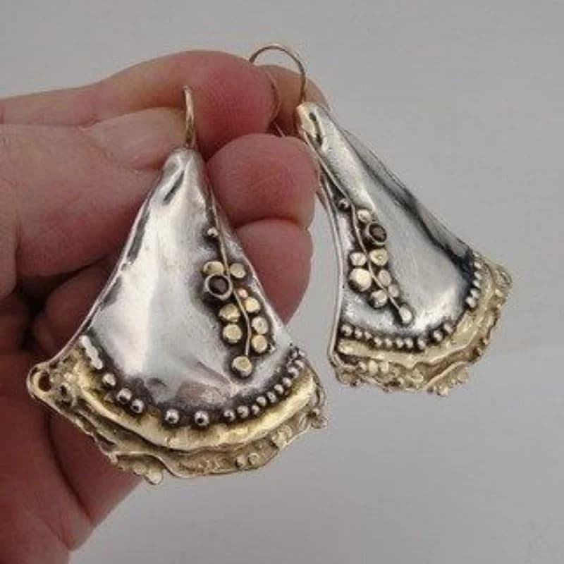Exquisite Luxury White Glazed Fan Shaped Earrings For Women's Workplace Commuting Daily Party Dangle Earrings Fashion Jewelry
