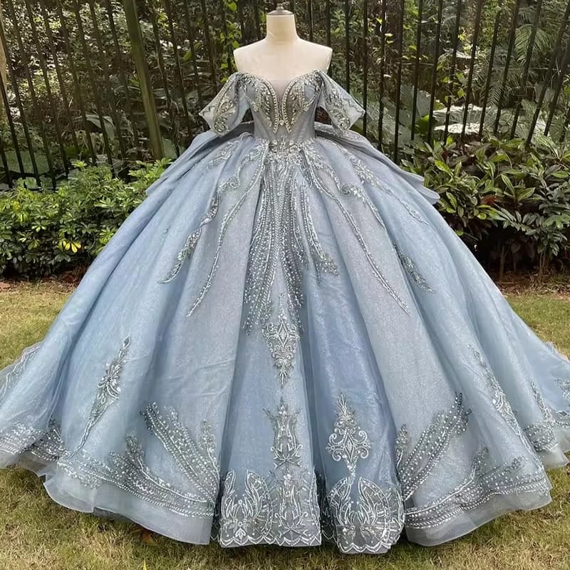 Abiti Quinceanera azzurri lucidi Abito da ballo con spalle scoperte Applique in pizzo con perline Corsetto con fiocco a strati Tull Party Compleanno Swee