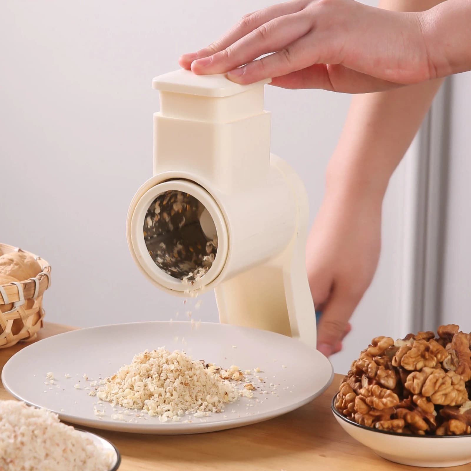 Hand Crank Nut Grinder Easy to Use Manual Nut Grinder Kitchen Tool Non-Skid Base Hinged Lid for Infant Food Prep