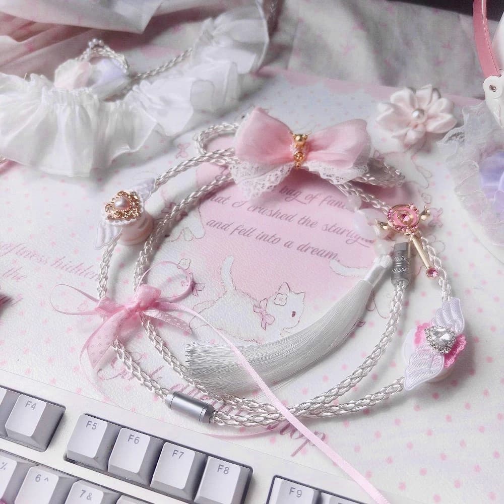 Cavo per Tastiera Luminoso 8K con Connettore Aviation, Cavo USB-TypeC Personalizzato da 1,3m, Cavo per Tastiera Rosa Carino a Spirale in Rame Monocristallino, Regalo