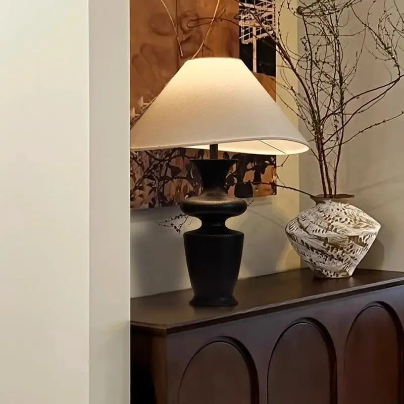 Lampade da tavolo a LED a colonna romana in legno nero americano Paralume in tessuto bianco conico Soggiorno Camera da letto Ristorante Lampada da scrivania per ufficio