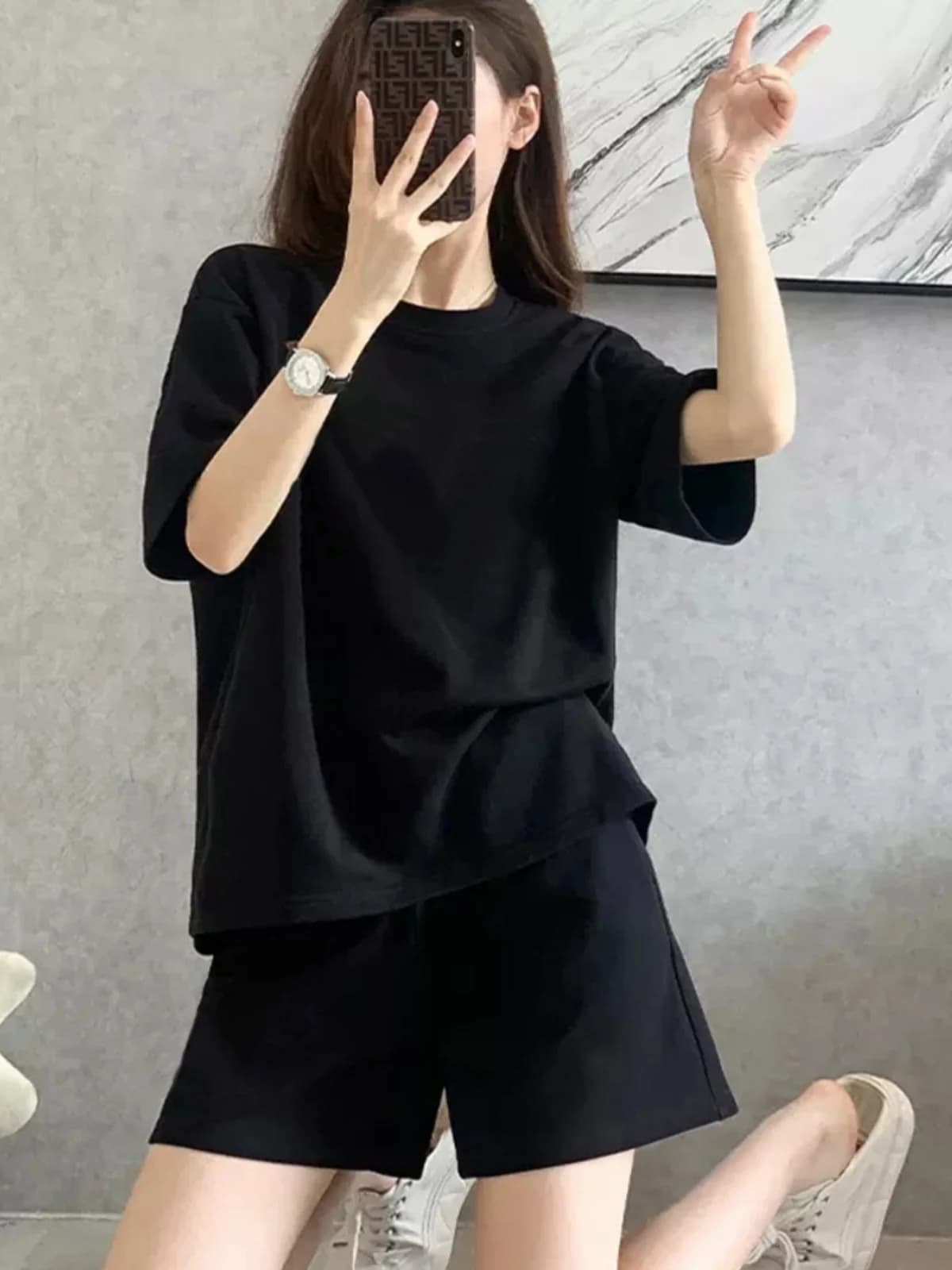 Set due pezzi con top a maniche corte e pantaloncini in cotone casual, per donna, abbigliamento sportivo estivo, comodo, traspirante e alla moda.