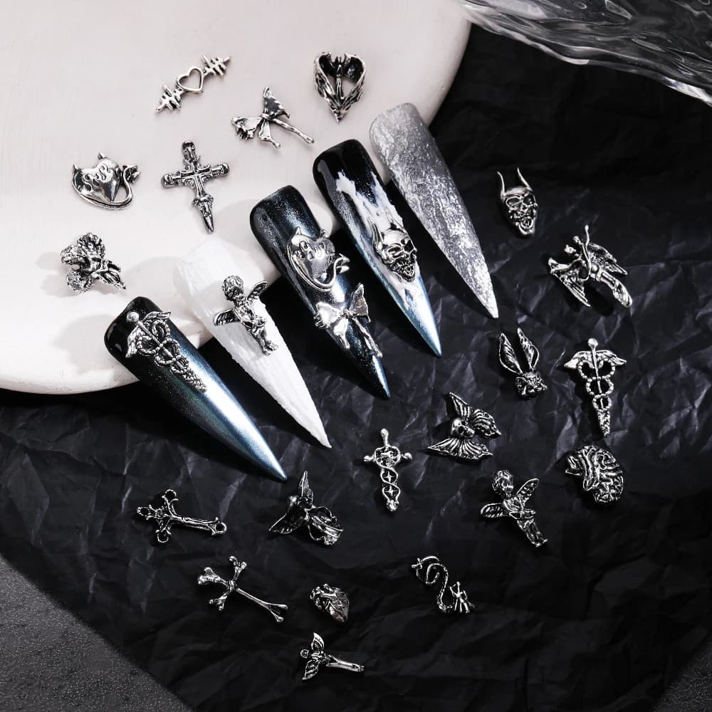 20 pezzi di stile mix Halloween Nail Art Charm Croce d'argento Retro 3D Decorazione per unghie per manicure Design fai da te Accessori in metallo Parti