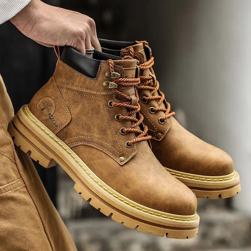 Stivali da uomo alla moda Primavera Scarpe comode in pelle con plateau Scarpe da uomo Trend Stivali da lavoro antiscivolo marroni per uomo Scarpe casual Stivali da cowboy