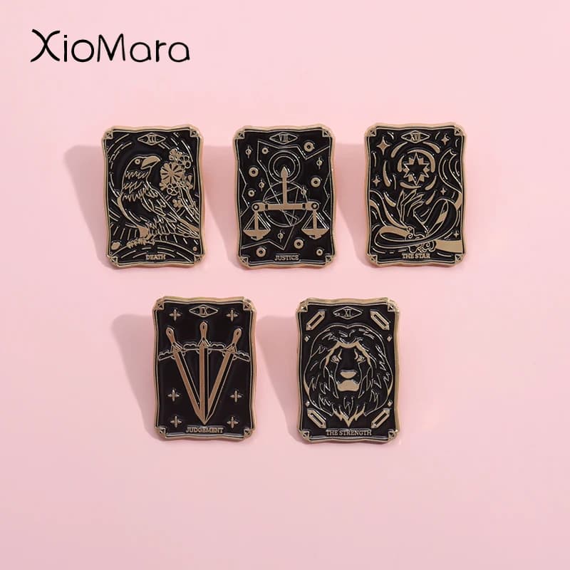 Sun Moon Stars tarocchi smalto spille gioco di carte personalizzato divinazione strega Punk scuro spille distintivi risvolto gioielli gotici regali per feste