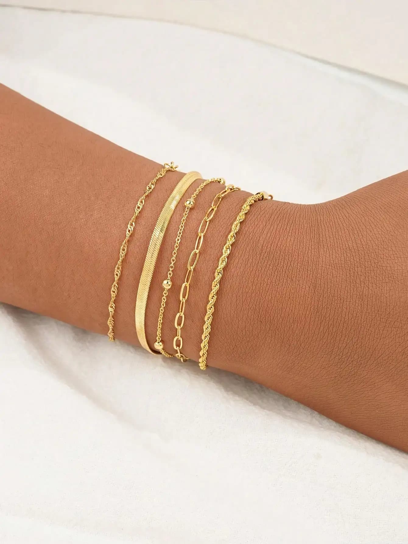 5pcs Set Of Elegant Adjustable Gold Bracelets, Suitable For Women's Daily Wear (Random Bead Quantity, Fixed Length)