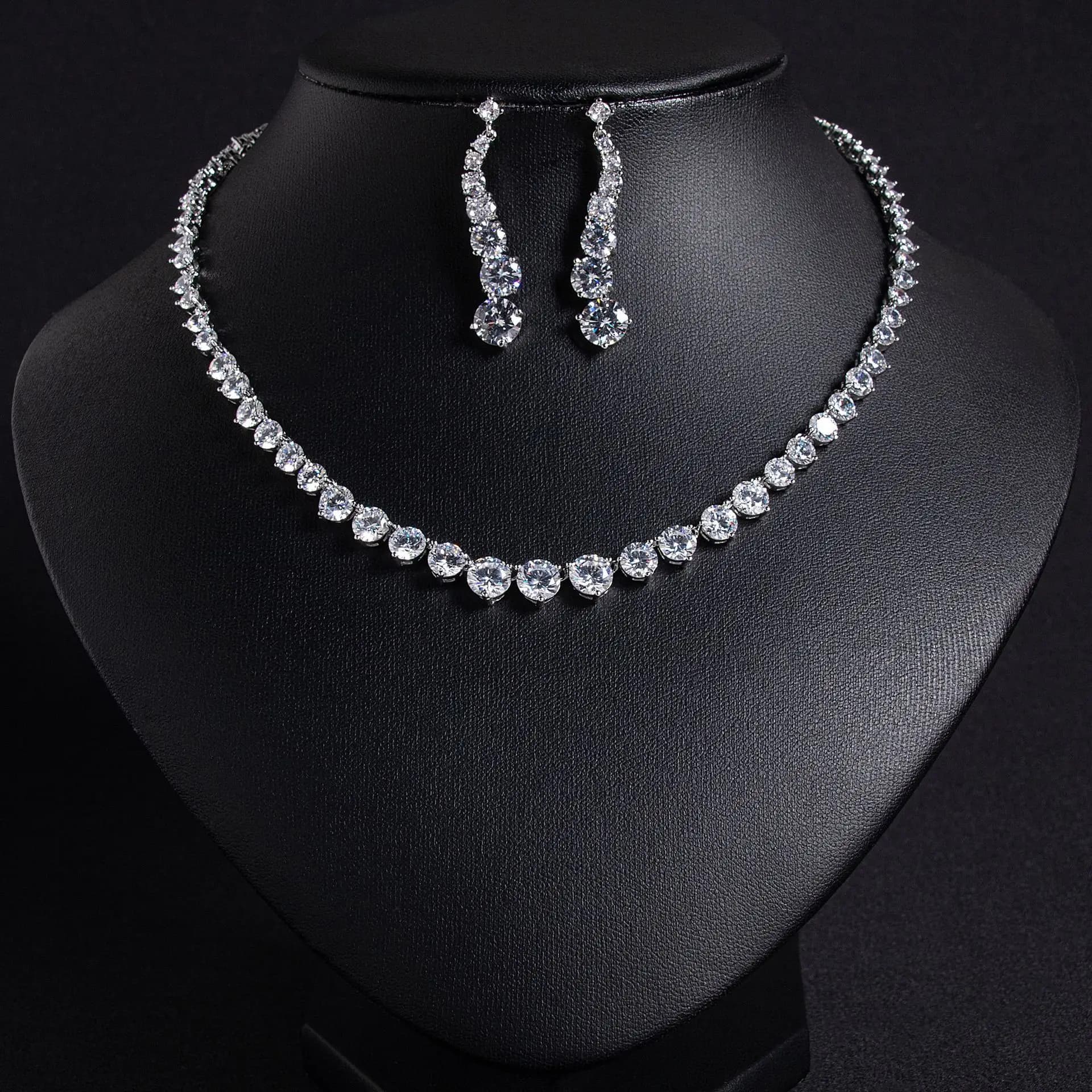 Set di collana e orecchini con zirconi cubici per le donne Set di gioielli semplici di lusso Set di collane girocollo per sposa da sposa Regali di gioielli