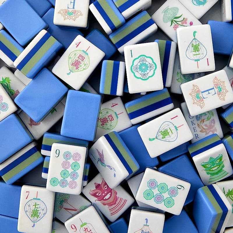 Set Mahjong: Gioco da Tavolo Personalizzato con Tessere Mahjong Americane a 4 Strati, Tessere in Acrilico Blu Chiaro con 160 Carte, Regalo Elegante