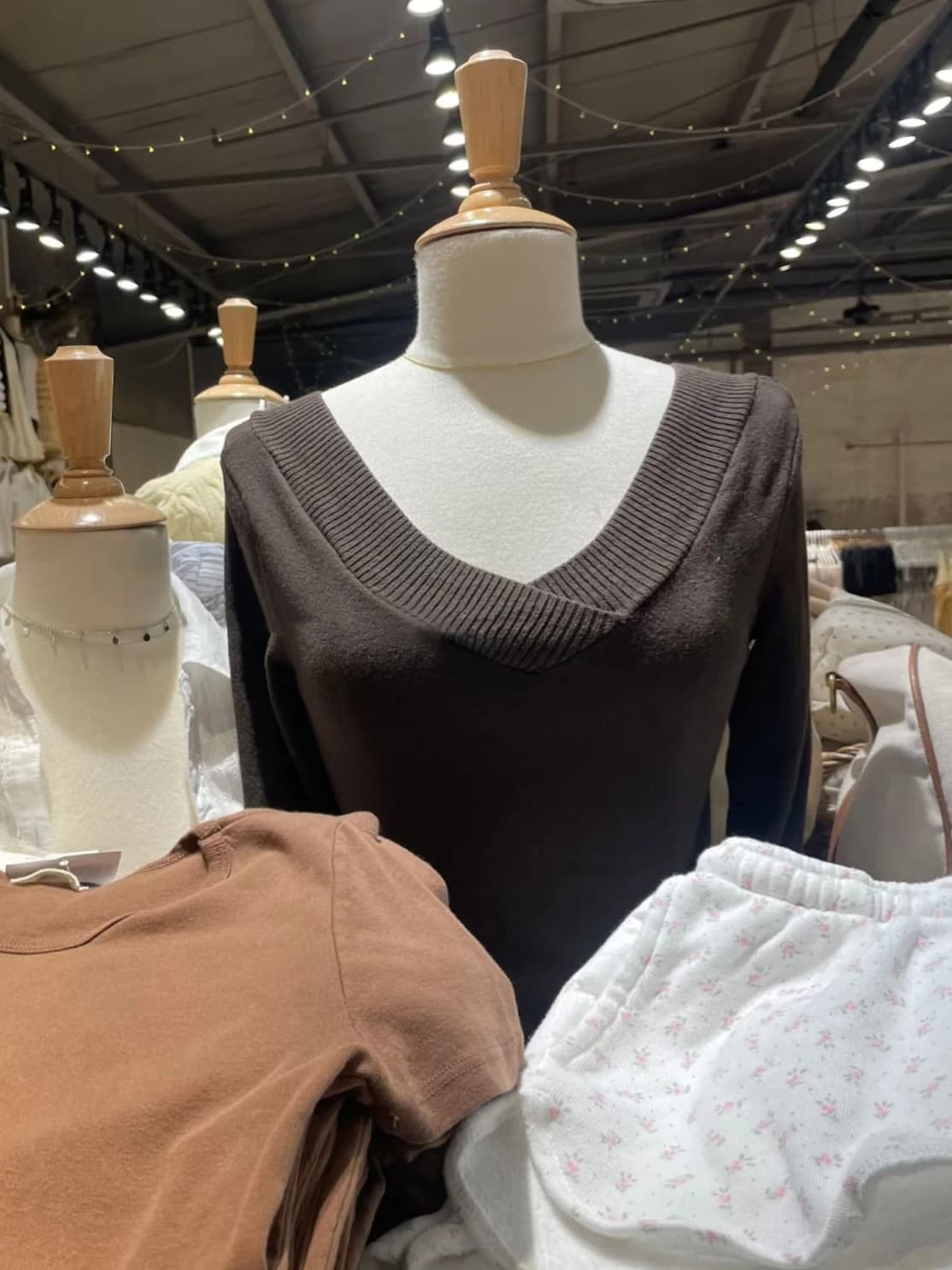 T-shirt a maniche lunghe lavorata a maglia marrone Donna Autunno Doppio scollo a V in cotone Slim Tee Shirts Donna Casual Vintage Solid Basic Tshirt Y2k
