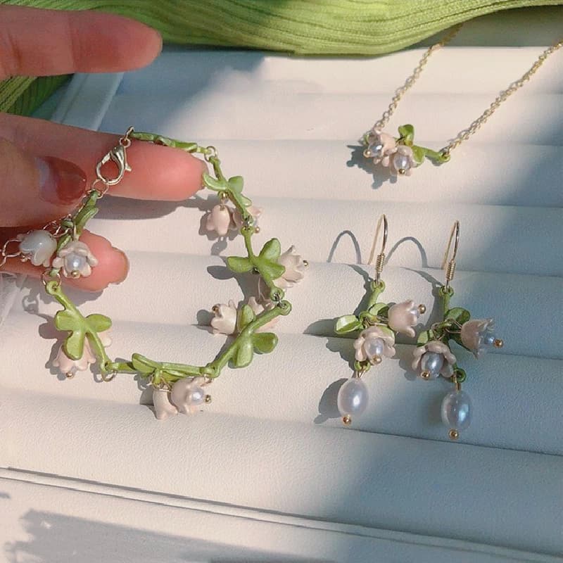 1 Pair New Design Lily of The Valley Pearl Green Ear Hook for Women Fashion Elegant White Flowers Drop Earrings Wedding Party Jewelry