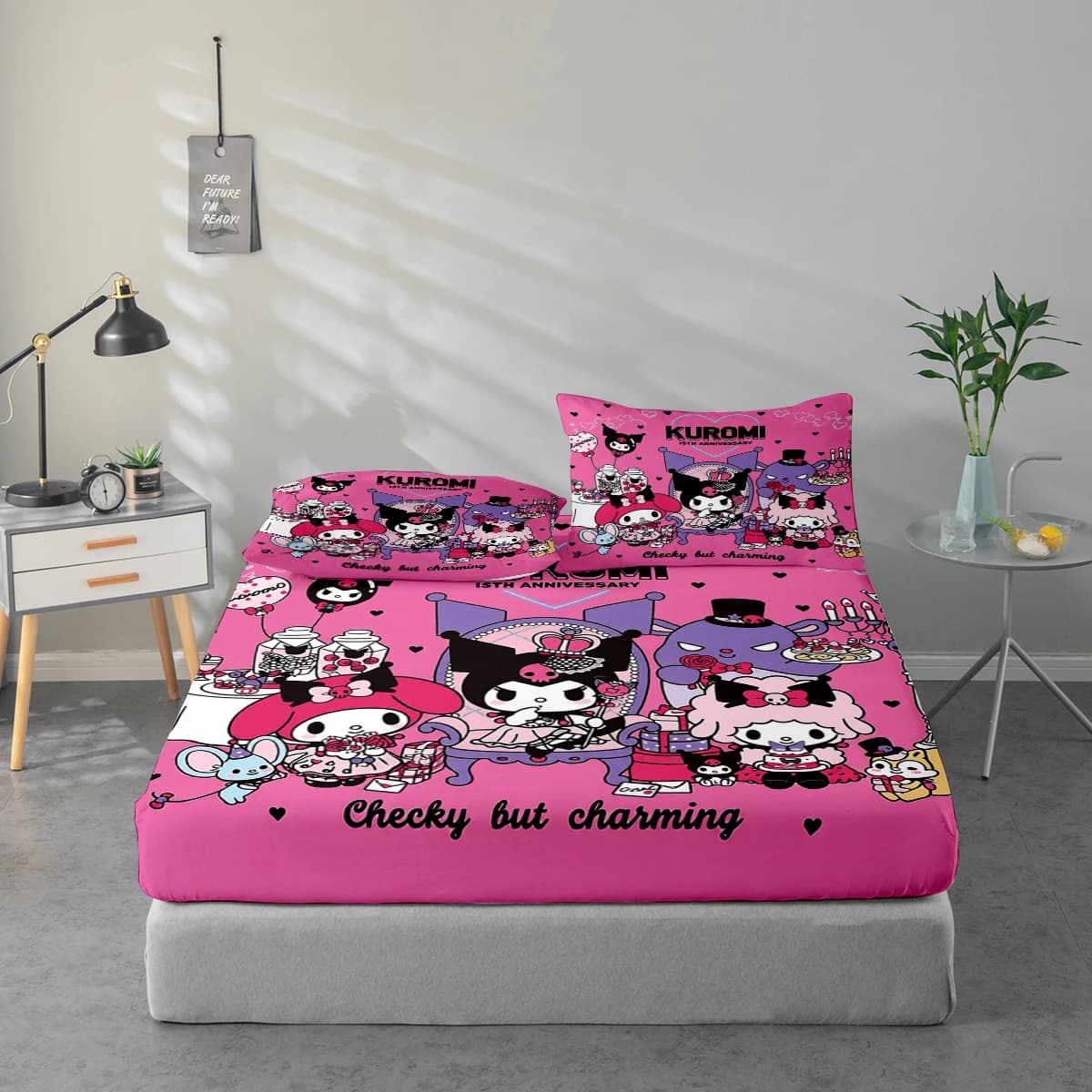 Set di lenzuola con stampa digitale ad alta definizione in 3 pezzi, set di lenzuola con stampa floreale grande a tema Kuromi 15th Anniversary, include 1 lenzuolo con angoli + 1/2 federa, adatto per camera da letto, camera degli ospiti, decorazione domestica, lenzuolo con angoli in fibra di poliestere + federa, biancheria da letto ultra morbida, tessuto spesso e ultra morbido, confortevole per tutte le stagioni, lavabile in lavatrice.
