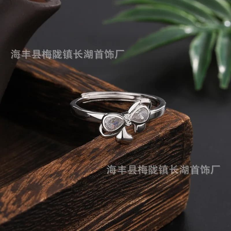 Anello semplice e versatile dal design di nicchia, anello luminoso di lusso con Minnie, regalo per le vacanze