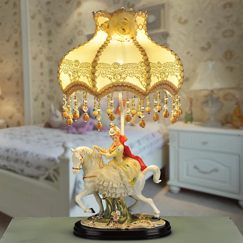 Lampada da tavolo pastorale europea, lampada da matrimonio sul comodino della camera da letto, lampada d'arte creativa, lampada in ceramica regalo nordica