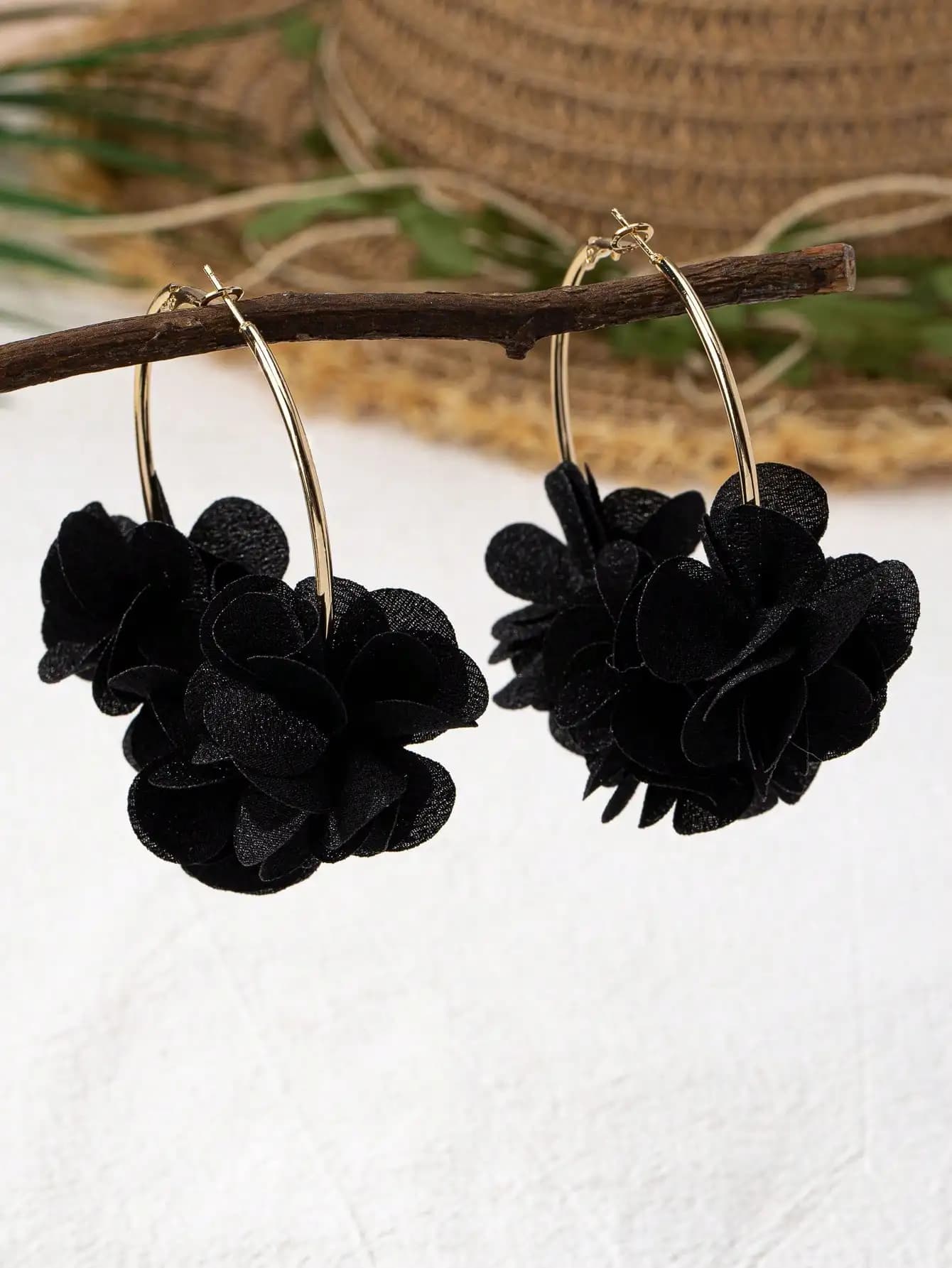 1pair Fashionable Floral Ear Hoops, Suitable For Women In Vacation, Social Gathering And Casual Occasions