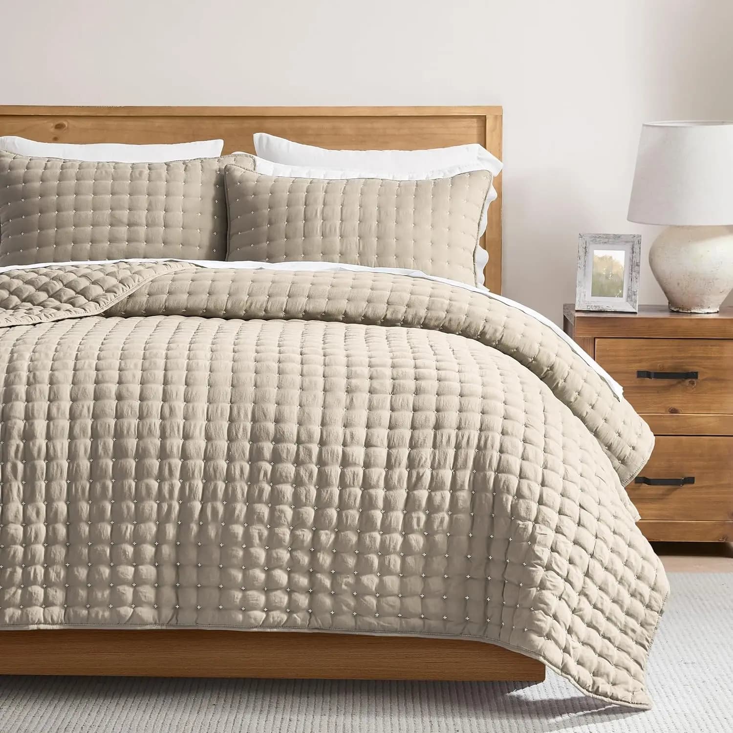Beige King Size Quilt Set with Pillow Shams, Lightweight Bedspread Coverlet, 3 Pieces, 104x90 Inches