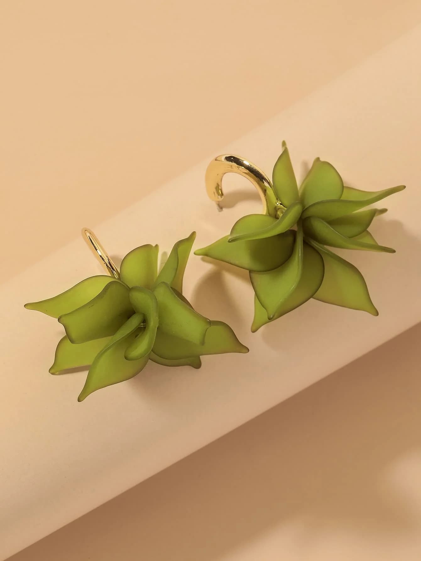 Flower-shaped drop earrings perfect for Valentine's Day and Mother's Day gift for mom
