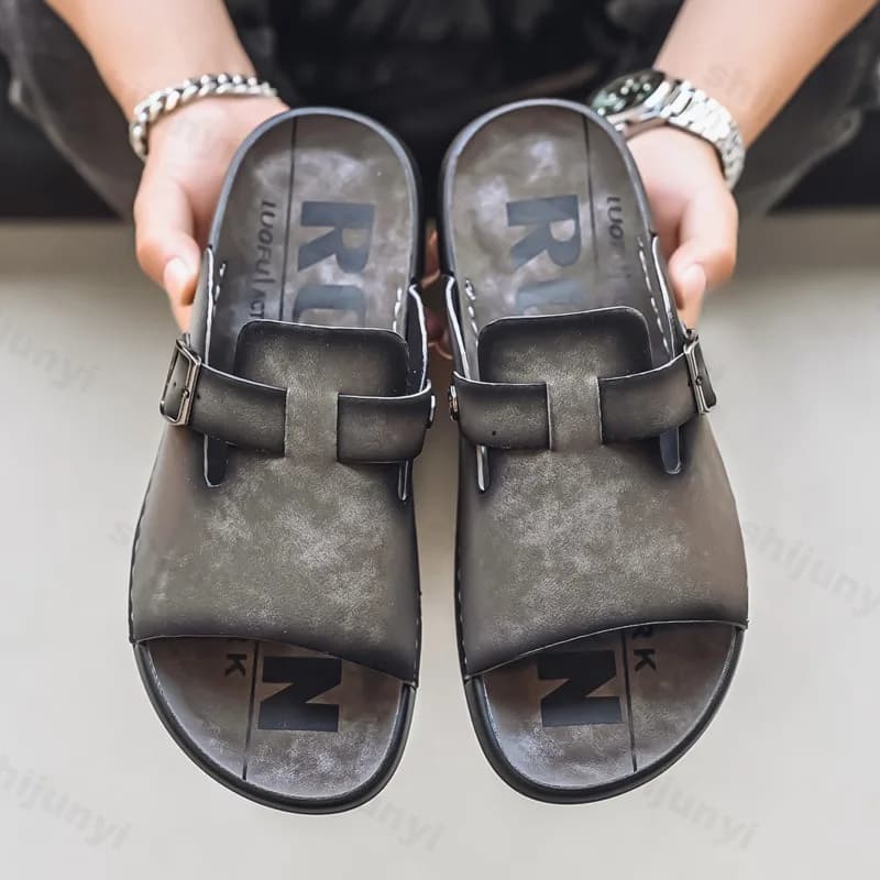 Pantofole da spiaggia all'aperto casual da uomo nuove 2025 Sandali estivi con punta aperta Sandali di tendenza alla moda Versatili, comodi e traspiranti