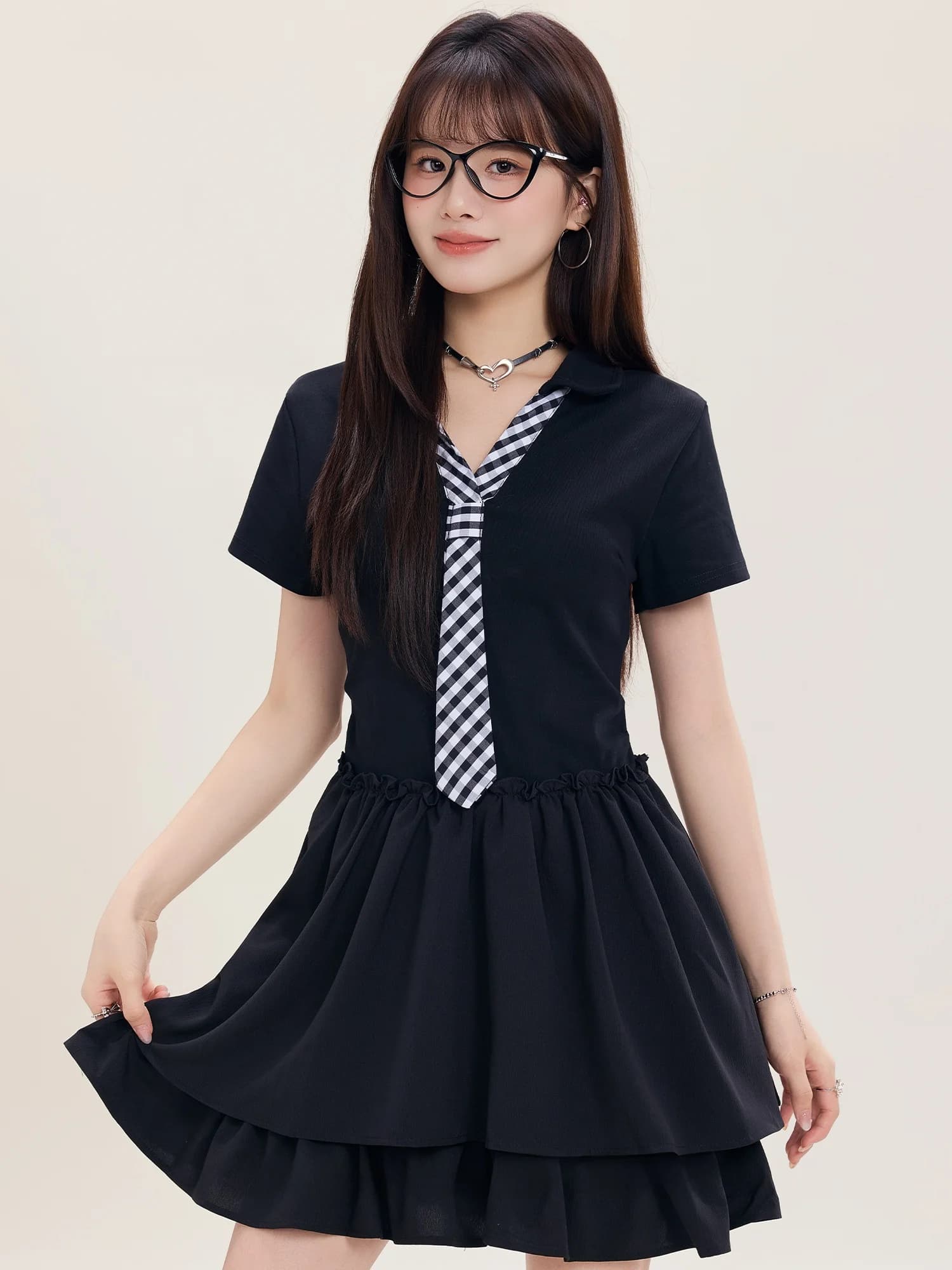 Abito Nero Snellente con Cintura a Quadri, Gonna a Trapezio, Maniche Lunghe, Stile Dolce, Elegante Abito Estivo da Donna