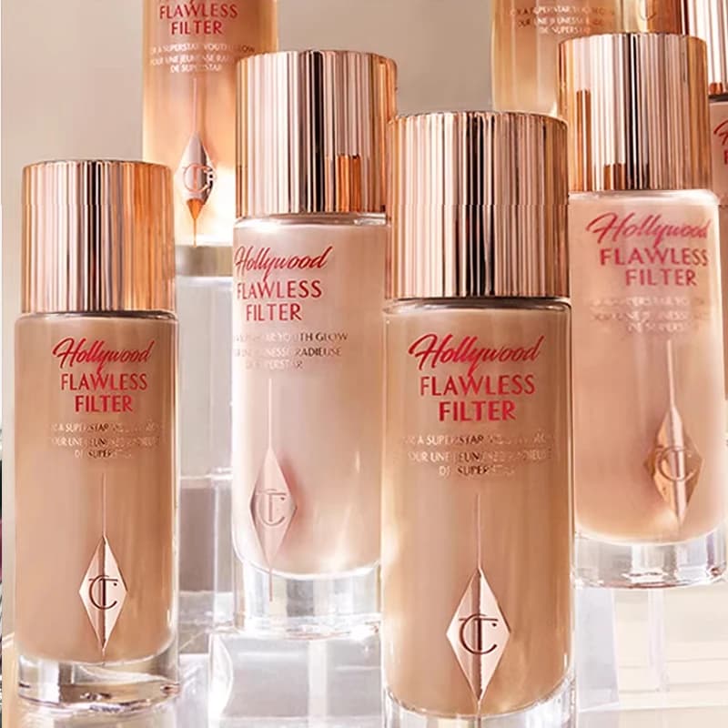 Charlotte Tilbury CT Highlighter Foundation: Correttore Idratante Illuminante in Polvere Compatta a Lunga Tenuta