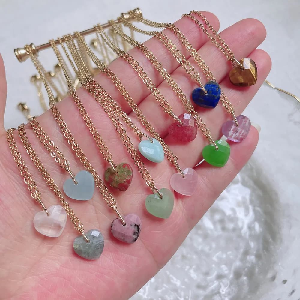 Collana con ciondolo in pietra di cristallo naturale reale moda coreana Gioielli minimalisti Mini piccolo cuore pendolo catena in acciaio girocollo da donna