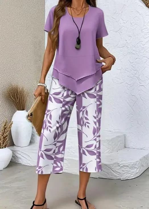 Completo da donna estivo a 2 pezzi, nuovo, casual, tinta unita, con t-shirt asimmetrica a strati e pantaloni cropped a gamba dritta con stampa a foglie