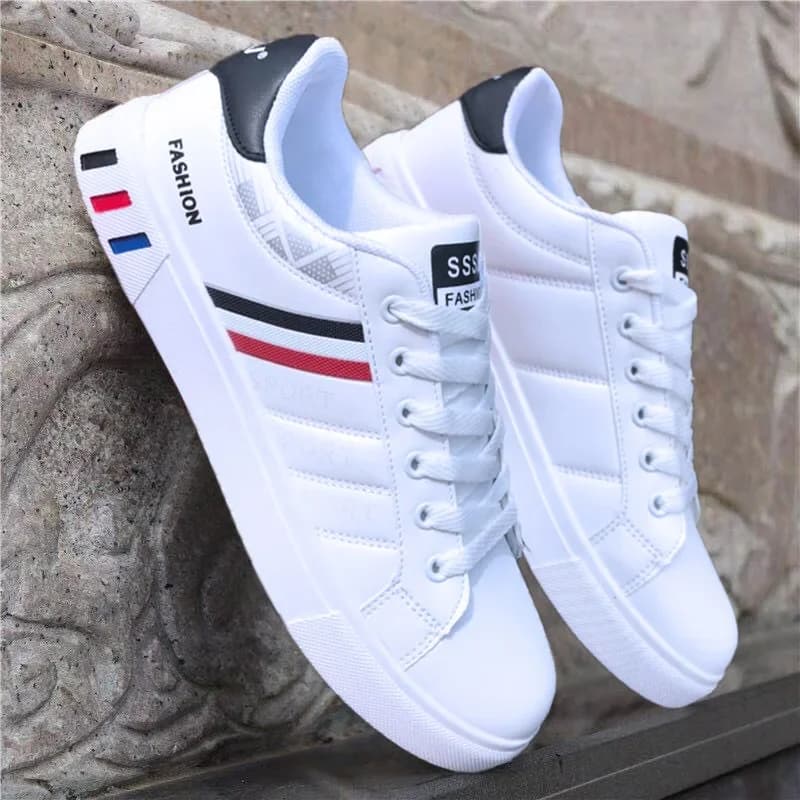 Scarpe da ginnastica da uomo Scarpe casual bianche Scarpe da uomo traspiranti Autunno Outdoor Appartamenti leggeri Scarpe vulcanizzate moda Tenis Masculino