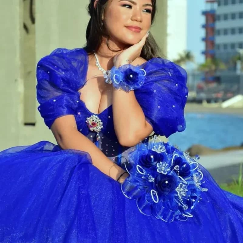Abiti Quinceanera blu royal personalizzati con spalle scoperte applique con paillettes Tull cristallo Coda lunga Vestido 15 Quinceanera
