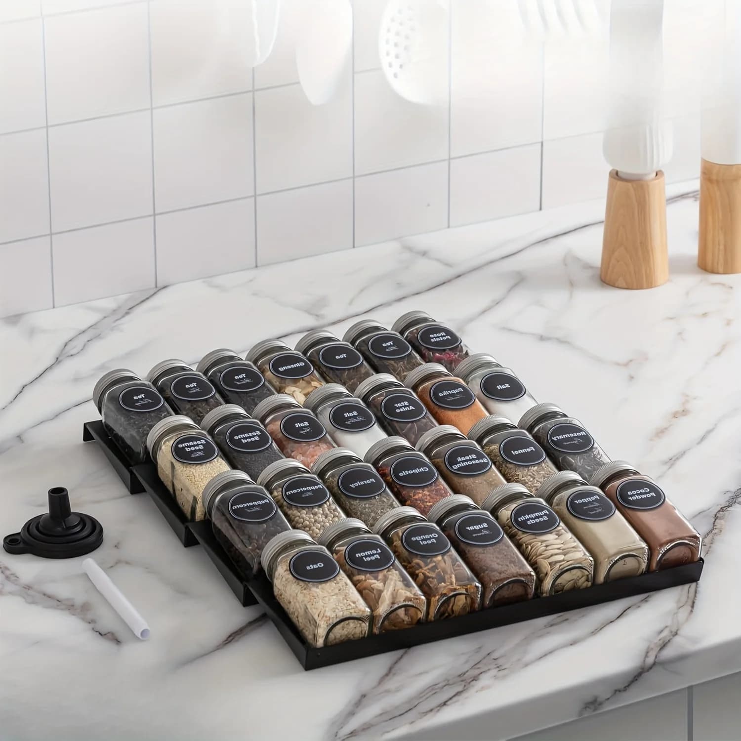 Set di organizer per barattoli di spezie da cucina, 28 barattoli con 386 etichette, scaffale a 4 livelli per cassetti, 13 x 17,5 pollici