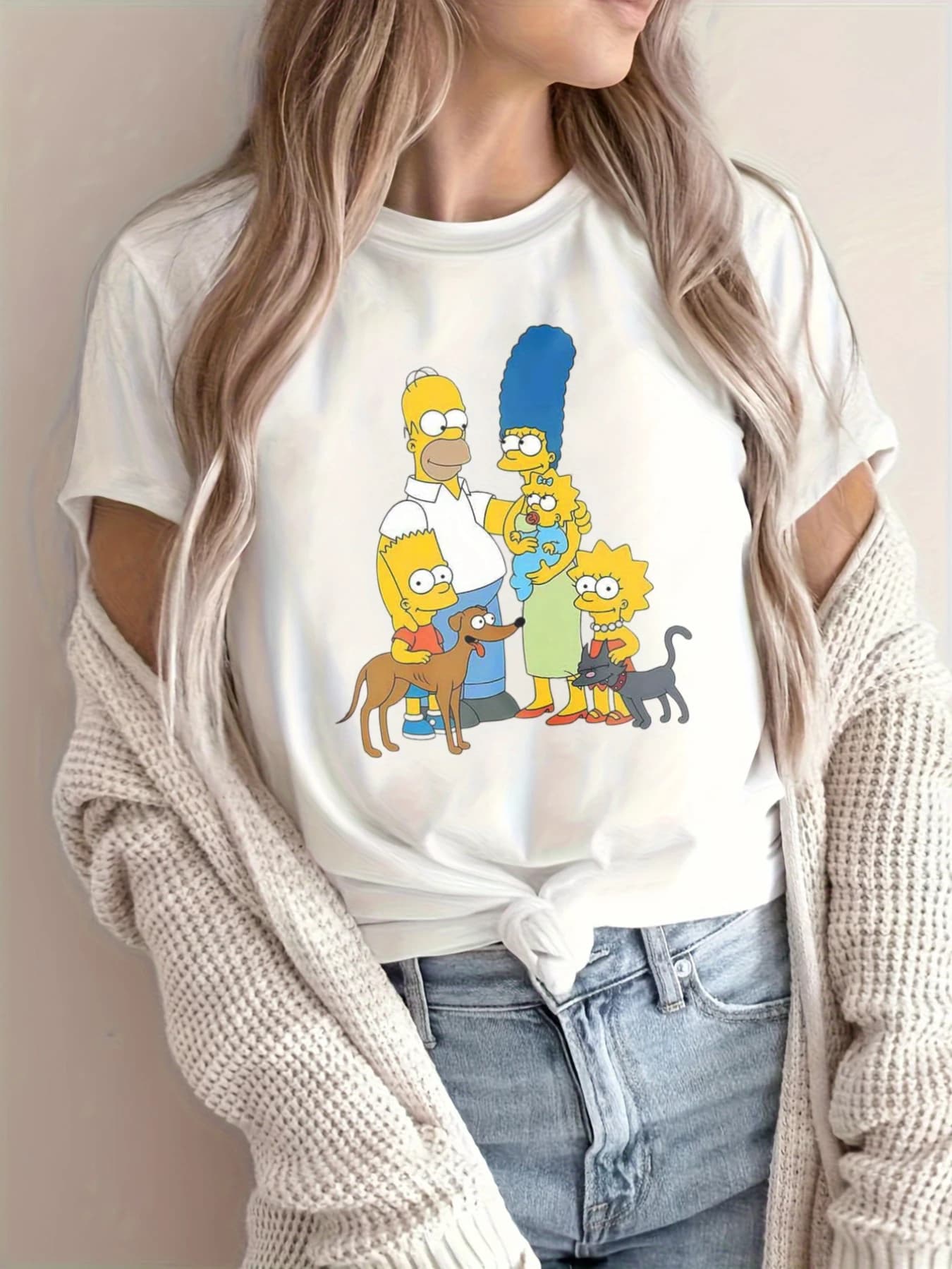 T-shirt bianca da donna con stampa della famiglia dei Simpsons - T-shirt casual con grafica dei cartoni animati per l'uso quotidiano e i fan della cultura pop