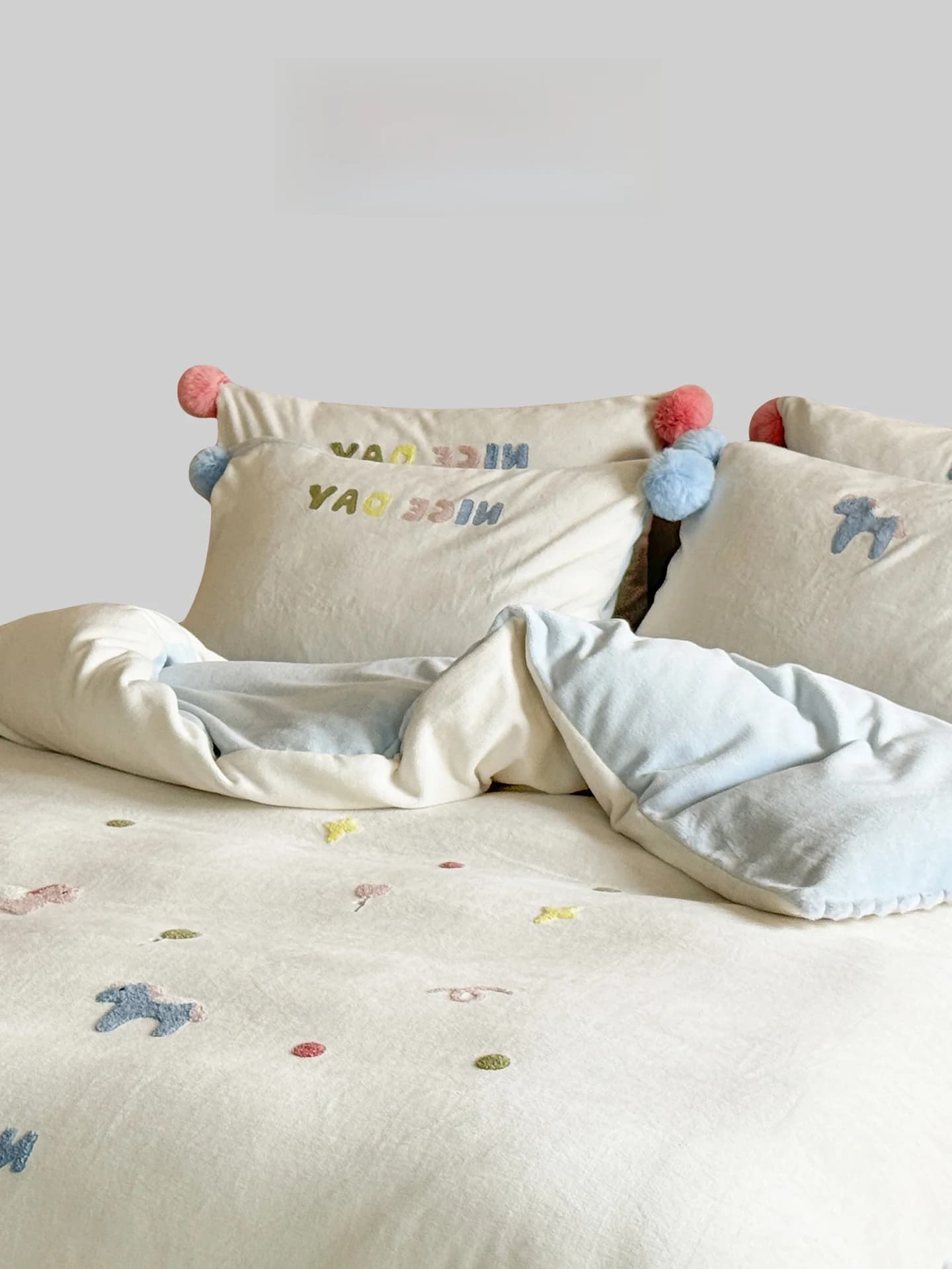 Set di Biancheria da Letto in Quattro Pezzi con Ricamo in Pile Caldo, Copripiumino, Lenzuolo, Baldacchino, Stile Semplice per l'Inverno