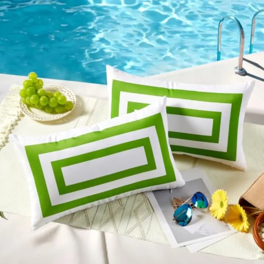Set di 2 Copricuscini Lombari da Esterno 12x20 Verde Mela, Impermeabili e Resistenti al Sole, Bianco e Verde, Decorativi per Esterni