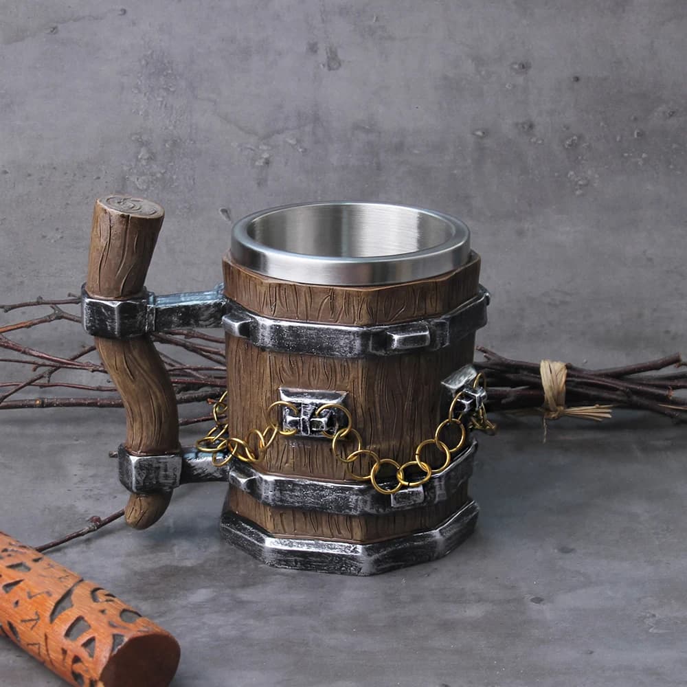 Boccale di birra in stile legno vichingo Simulazione Tazza di birra con canna di legno con anello di salto in ottone Boccale per bere Bar isolato in metallo
