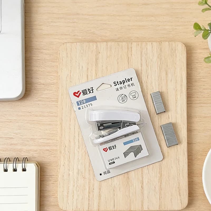 Set Mini Cucitrice Colorata Macron, Pratica Cucitrice Piccola per Studenti, per Rilegatura di Test, Libri di Testo e Materiale Scolastico