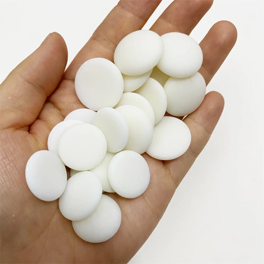 50 Pezzi Go Pezzi di Gioco di Scacchi Weiqi Chip Rotondi Imitazione Giada Giada Artificiale Gioco di Scacchi in Plastica Gobang