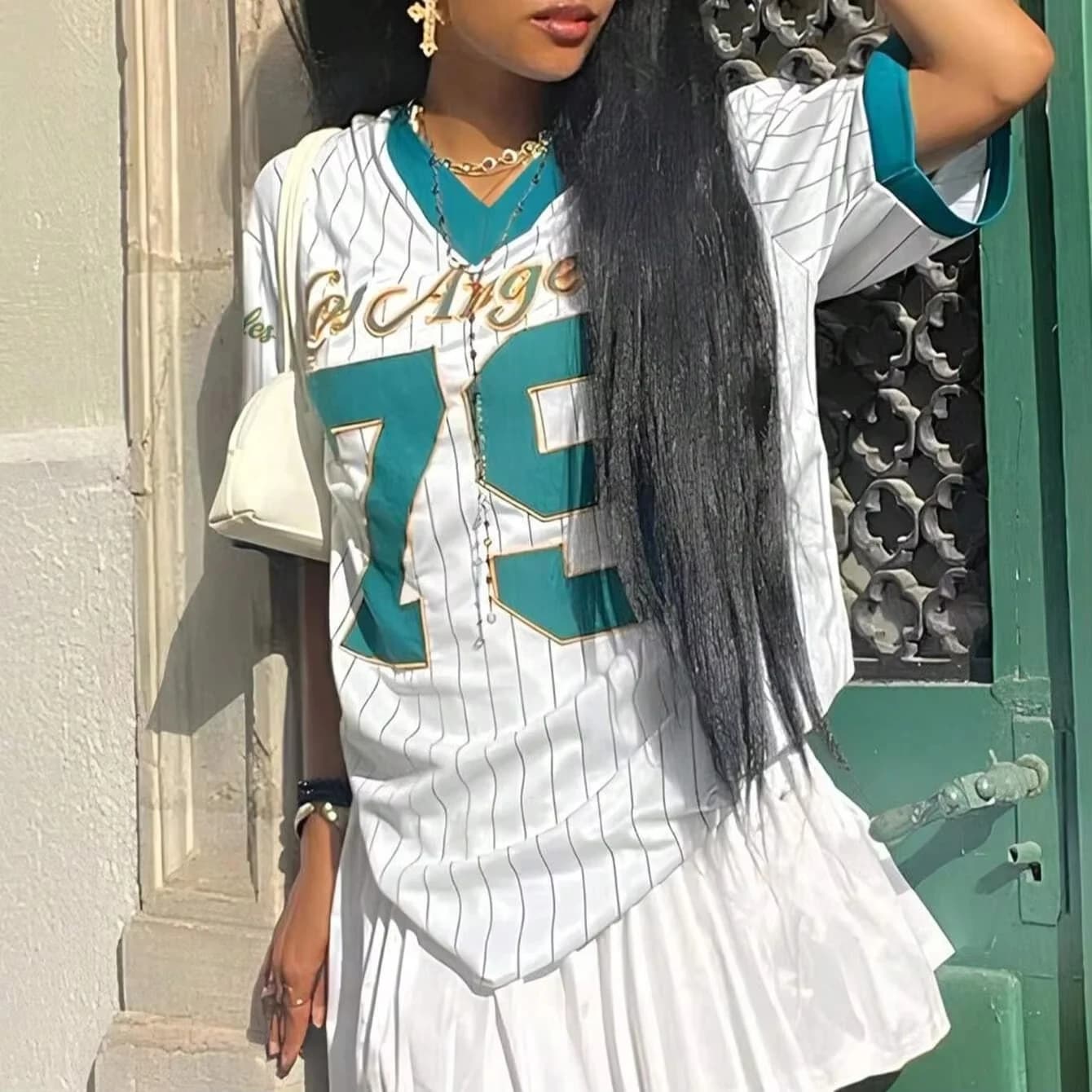 2025 T-shirt da donna a maniche corte con scollo a V con stampa Los AngelesLetter T-shirt sportiva oversize con grafica estiva