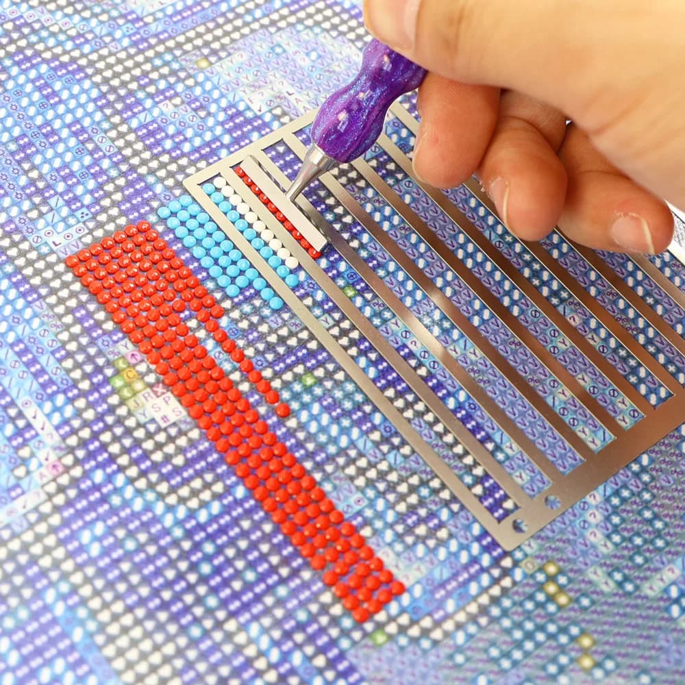 Diamond painting auxiliary ruler with non-slip textured grid—designed for aligning drills in straight lines.