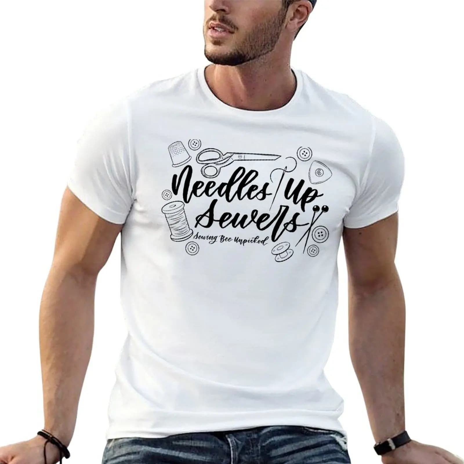 Needles Up Sewers - T-shirt con stampa grafica da uomo, design 'sewing bee unpicked' e linee nere, T-shirt firmata