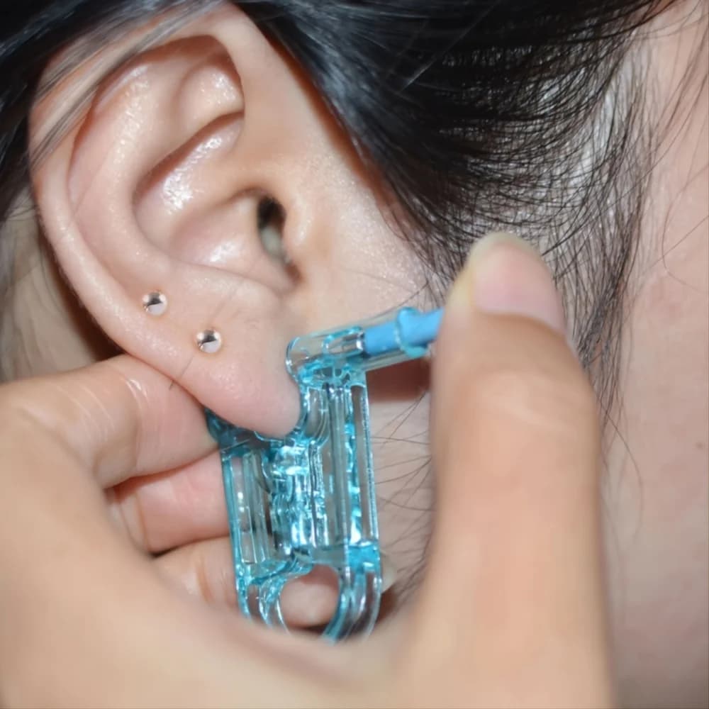3-piece set of ear piercing gun, steel ball stud earring set, ear piercing tool, safety piercing kit, drill piercing gun.