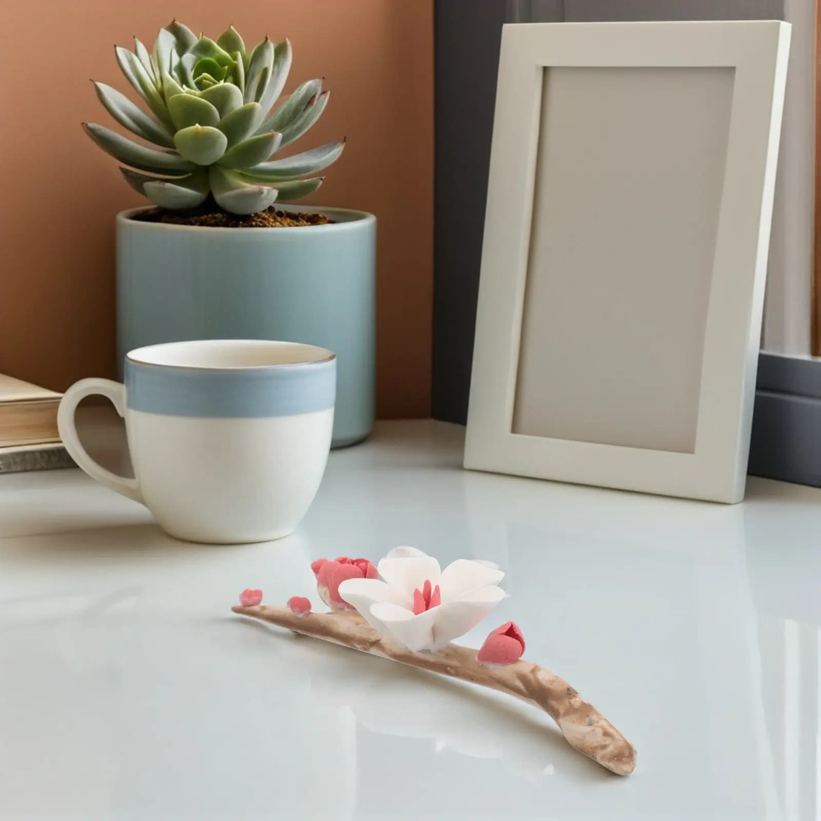 Porta Incenso in Ceramica a Forma di Fiore di Prugna, Supporto per Pennelli Modellato a Mano, Decorazione Compatta da Scrivania per Casa, Studio, Yoga, Spa, Bastoncini Profumati