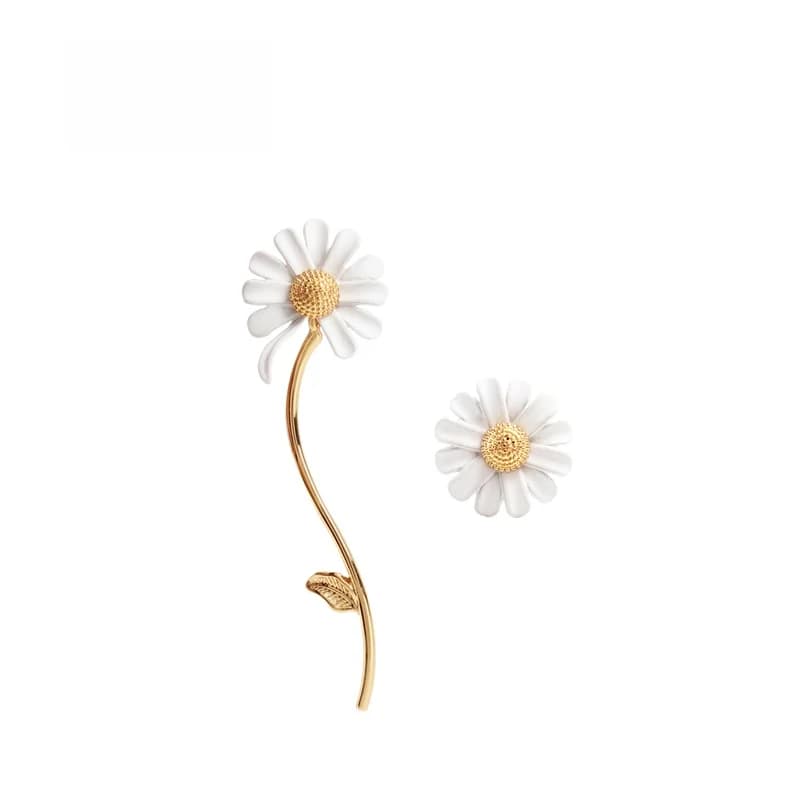Sumni Asymmetric White Daisy Flower Sweet Simple Earrings for Women out New Summer Fashion Jewelry Ear Cuffs
