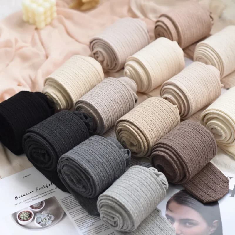 Barra verticale invernale giapponese Collant caldo Colore avena Calzini base addensati skinny a piedi pieni Collant in peluche con fondotinta color caramello